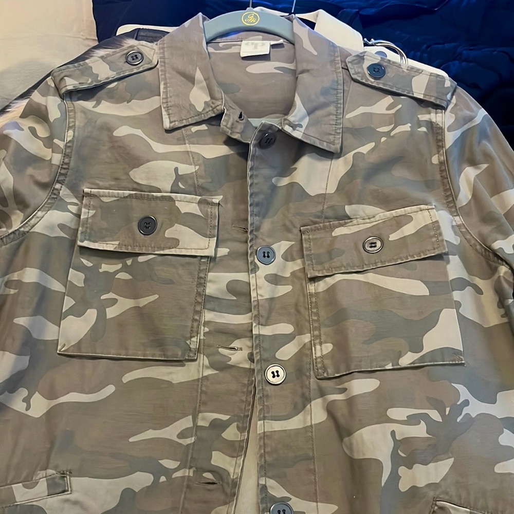 Adyson Parker camouflage shaket. Size Medium and excellent condition
